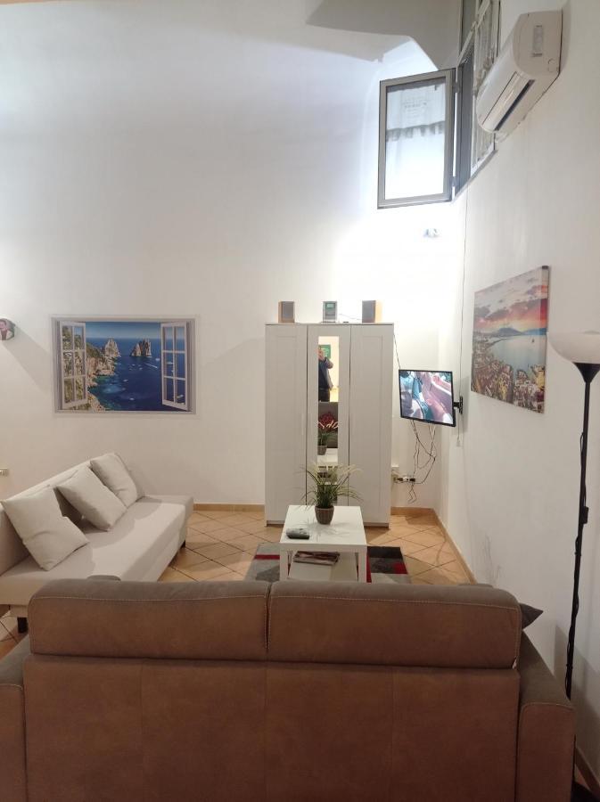 Appartamento ai Tribunali Napoli Bagian luar foto