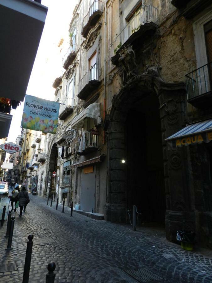 Appartamento ai Tribunali Napoli Bagian luar foto