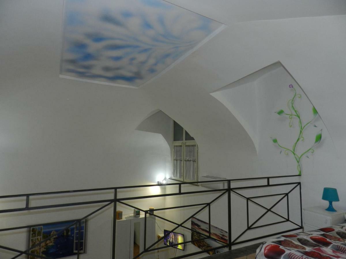 Appartamento ai Tribunali Napoli Bagian luar foto