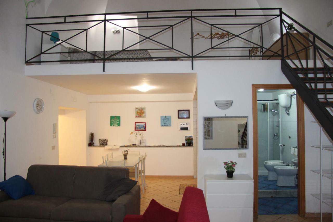 Appartamento ai Tribunali Napoli Bagian luar foto