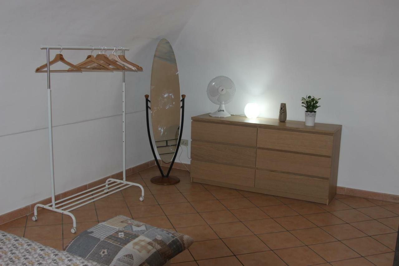 Appartamento ai Tribunali Napoli Bagian luar foto