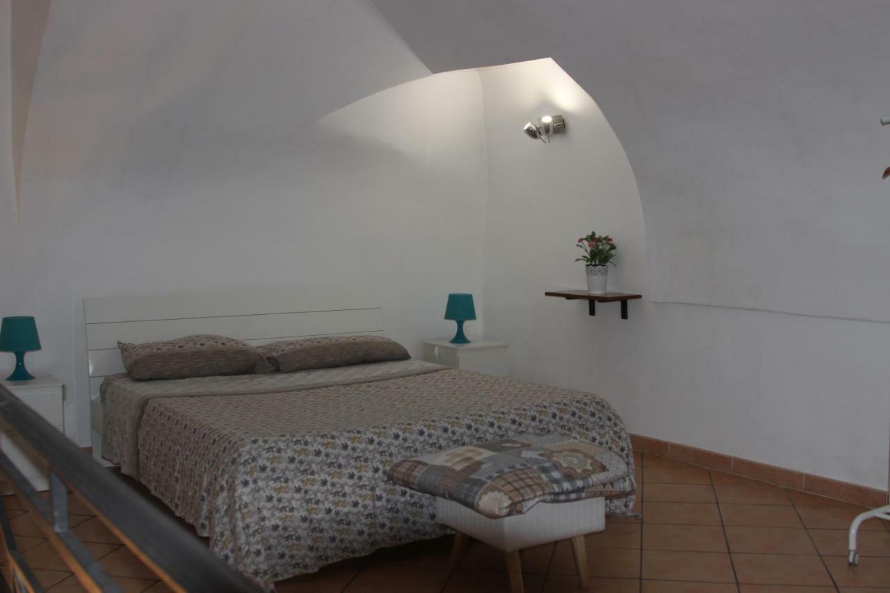 Appartamento ai Tribunali Napoli Bagian luar foto