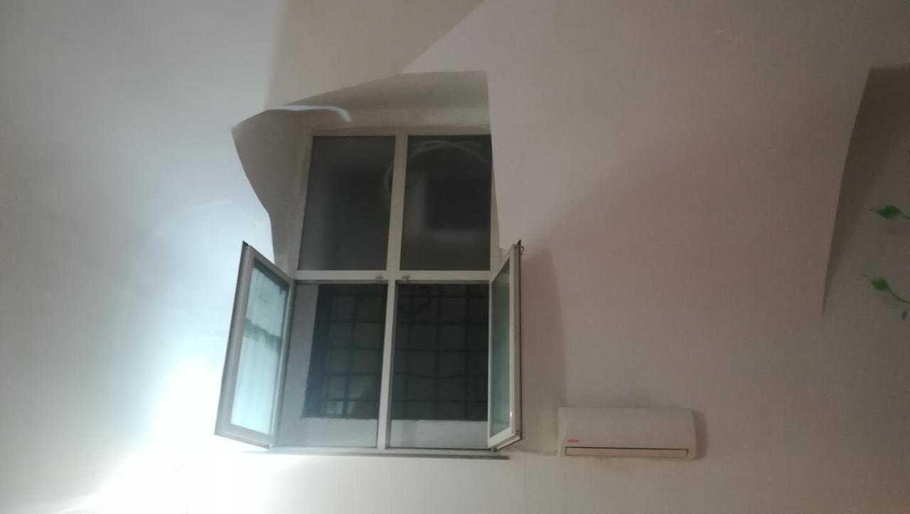 Appartamento ai Tribunali Napoli Bagian luar foto